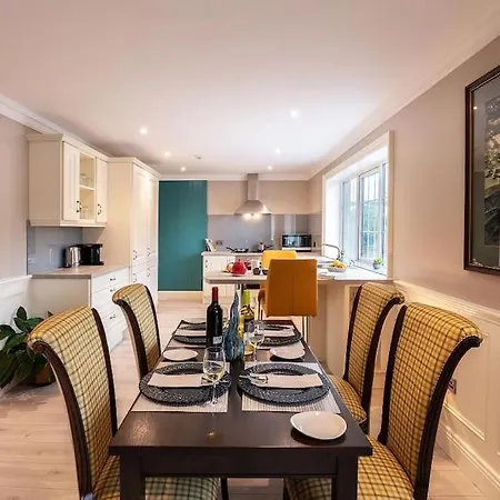 Entire House Comprising 4 * Killarney