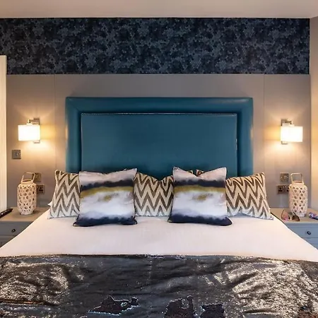 Entire House Comprising 4