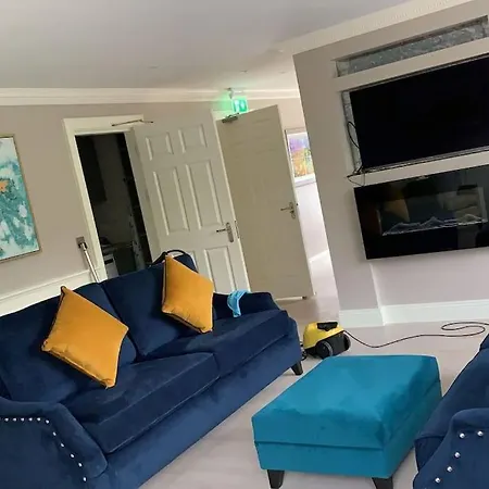 Holiday home Central Entire House Comprising 4 *