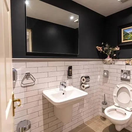 Entire House Comprising 4 Casa vacanze Cill Airne