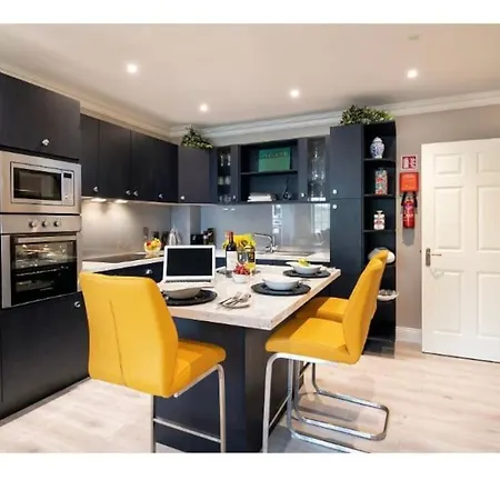 Central Entire House Comprising 4 * كيلارني