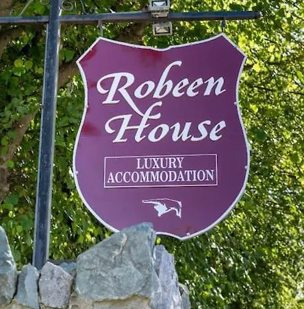 Central Entire House Comprising 4 بيت للعطل