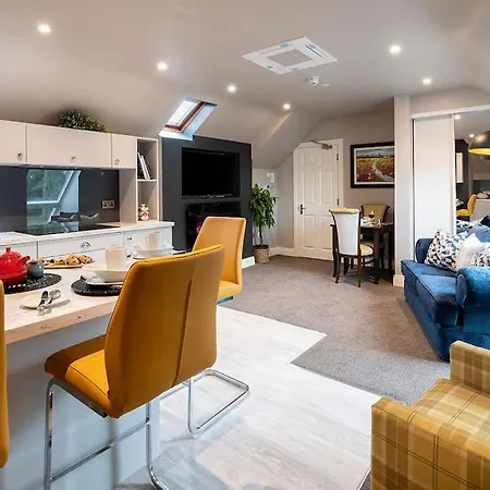 Central Entire House Comprising 4