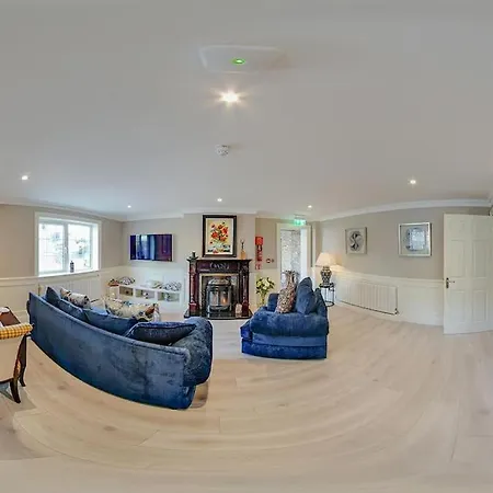 Central Entire House Comprising 4 Holiday home