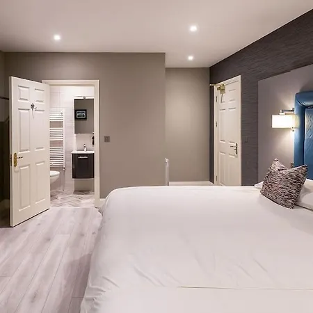 Central Entire House Comprising 4 *