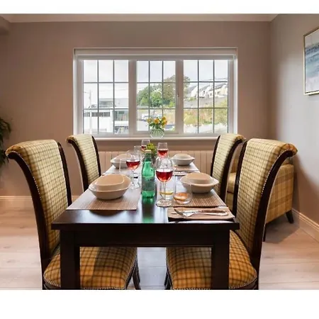 Central Entire House Comprising 4 * كيلارني