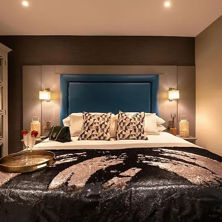 Central Entire House Comprising 4 *