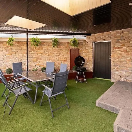 Central Entire House Comprising 4 *