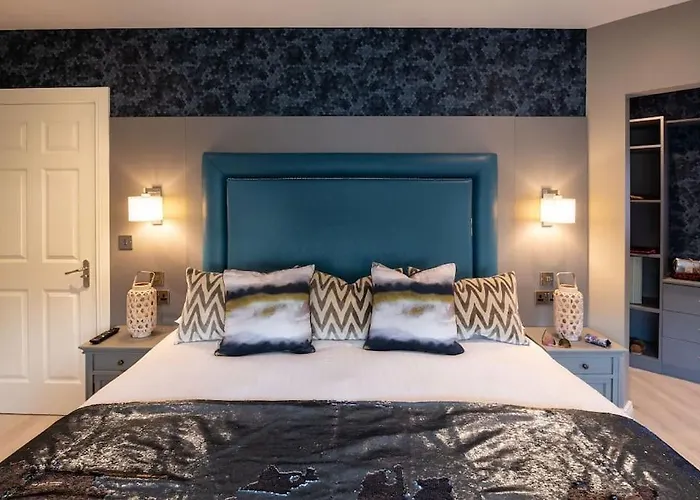 Entire House Comprising 4