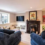 بيت للعطل Entire House Comprising 4 كيلارني