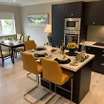 Entire House Comprising 4 بيت للعطل *
