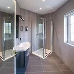 بيت للعطل Entire House Comprising 4 كيلارني