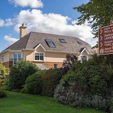 بيت للعطل Entire House Comprising 4